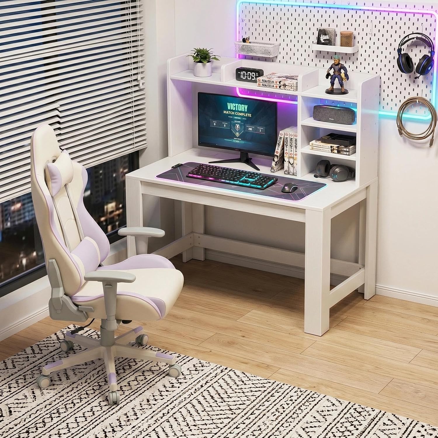43" White Desk with Hutch